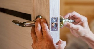 Установка и замена дверной ручки в Люберцах от 284 руб. – Мастер24, монтаж фурнитуры, недорого